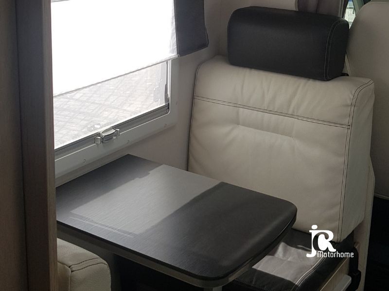 motorhome-capucine-c656-occasion-table