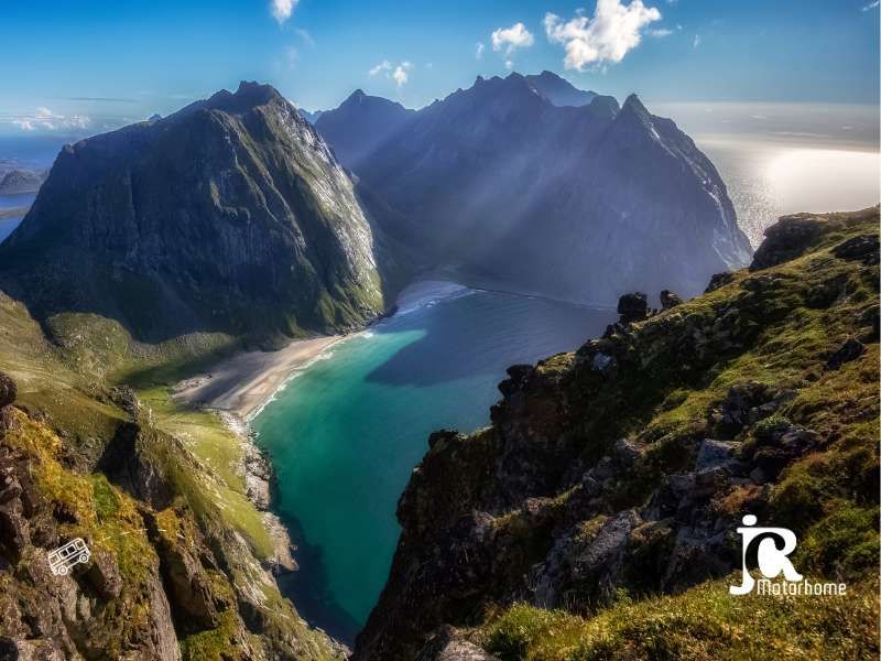 Kvalvika-Lofoten-Norvege-Location-camping-car