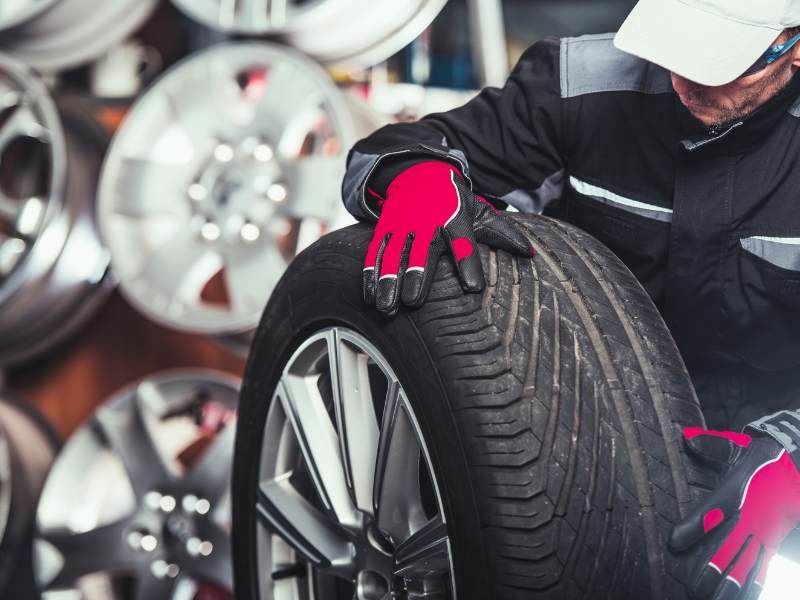 Fourniture-montage-pneus-Entretien-JCR-Motorhome