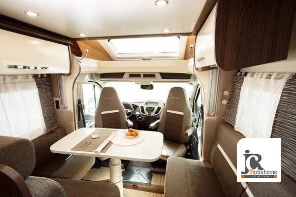 Location-camping-car-cocoon-interieur
